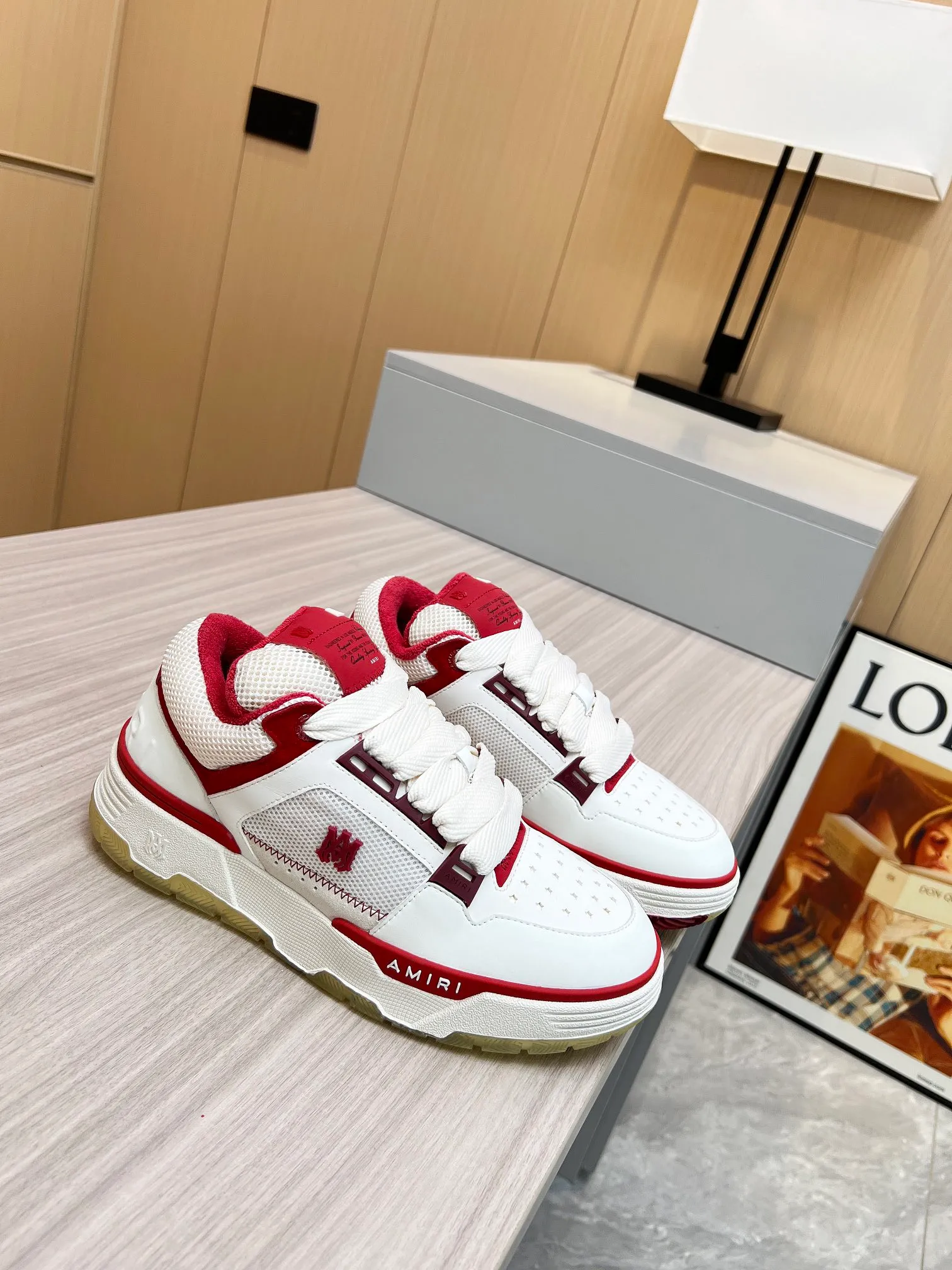p620💰Men's shoes Amiri Emile's 2023 spring and summer new MA-1 bread shoes, couple models, casual sports shoes, sneakers Amiri gave up the rock punk style in the new season and used a large number of unsaturated colors, Morandi tones, whether you see or wear them, it will make people very happy. The large tongue of the bread shoes continues, shortens the length of the shoe body, thickens the midsole, and the toe part is more rounded. Amiri's brand letters and MA logo appear on the side of the shoe. Fabric: Original customized imported first-layer cowhide + mesh. Lining: Original customized breathable towel lining. Outsole. Foam combination material. Bottom thickness: 4CM. Size: Men's 39-45